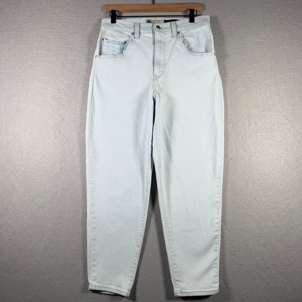 Levi's‎ SilverTab Mom Jeans Light Wash High Rise Tapered Leg A3699-0004 W31 L27
